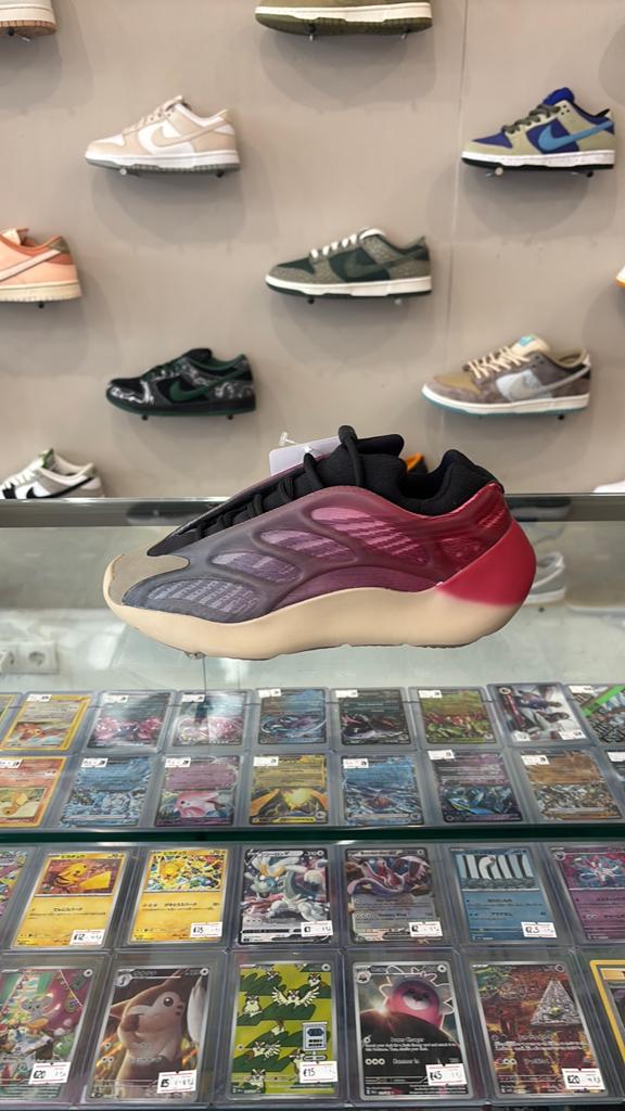 Yeezy 700 Fade Copper Maat 40 - Nieuw in doos, D, Bruin, Nieuw, Ophalen of Verzenden