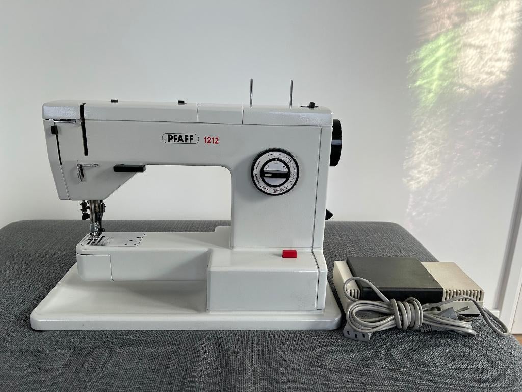 Pfaff 1212 naaimachine in goede staat (geen siersteken), Ophalen of Verzenden, Zo goed als nieuw, Naaimachine, Pfaff