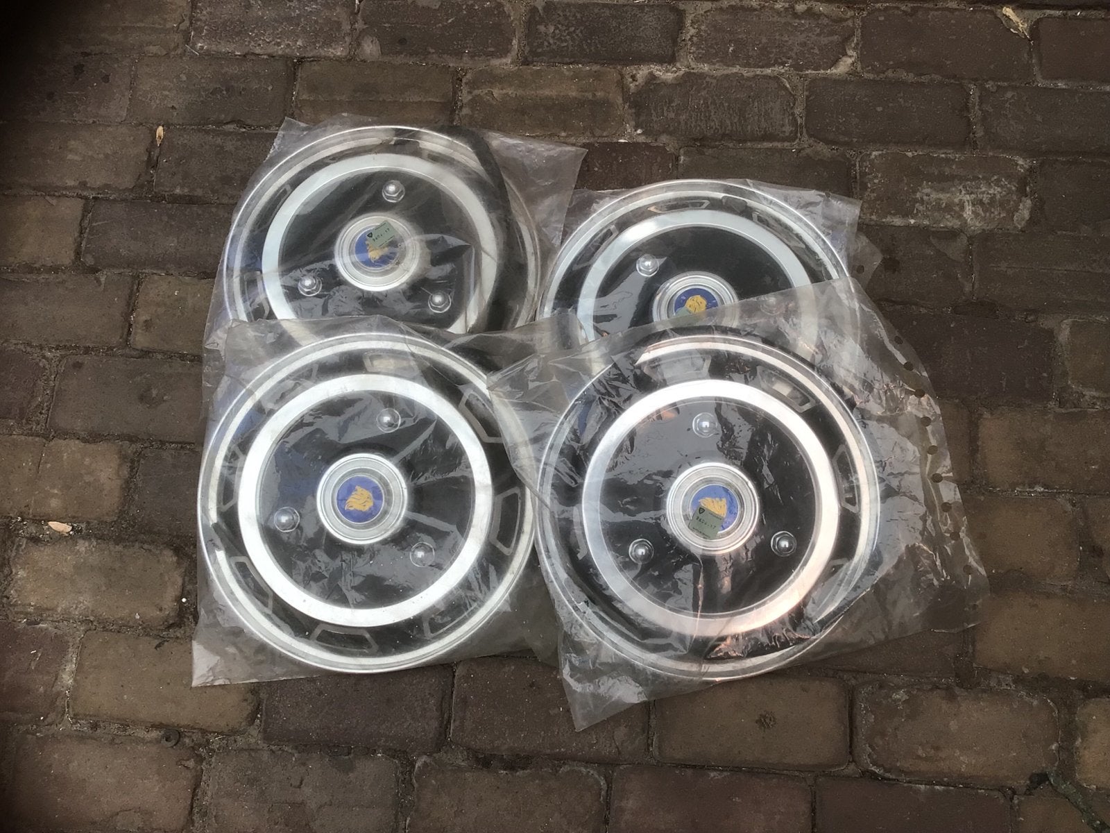 Set van 4 nieuwe wieldoppen met peugeot leeuw logo, Ophalen, Nieuw