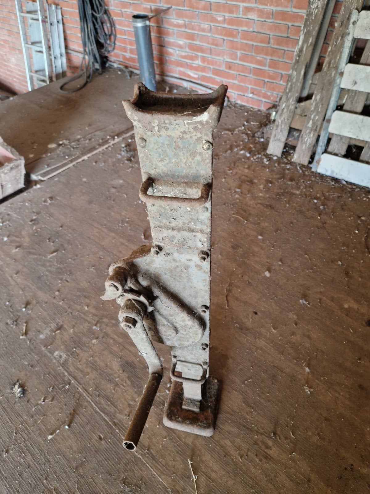 Oude mechanische krik - robuust en functioneel, Ophalen of Verzenden, Gebruikt, Mechanisch, Schaarkrik