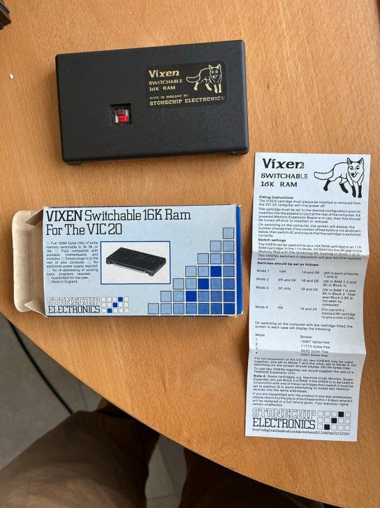 Vixen Switchable 16K RAM voor VIC-20 - Stonechip Electronics, Ophalen of Verzenden, Zo goed als nieuw