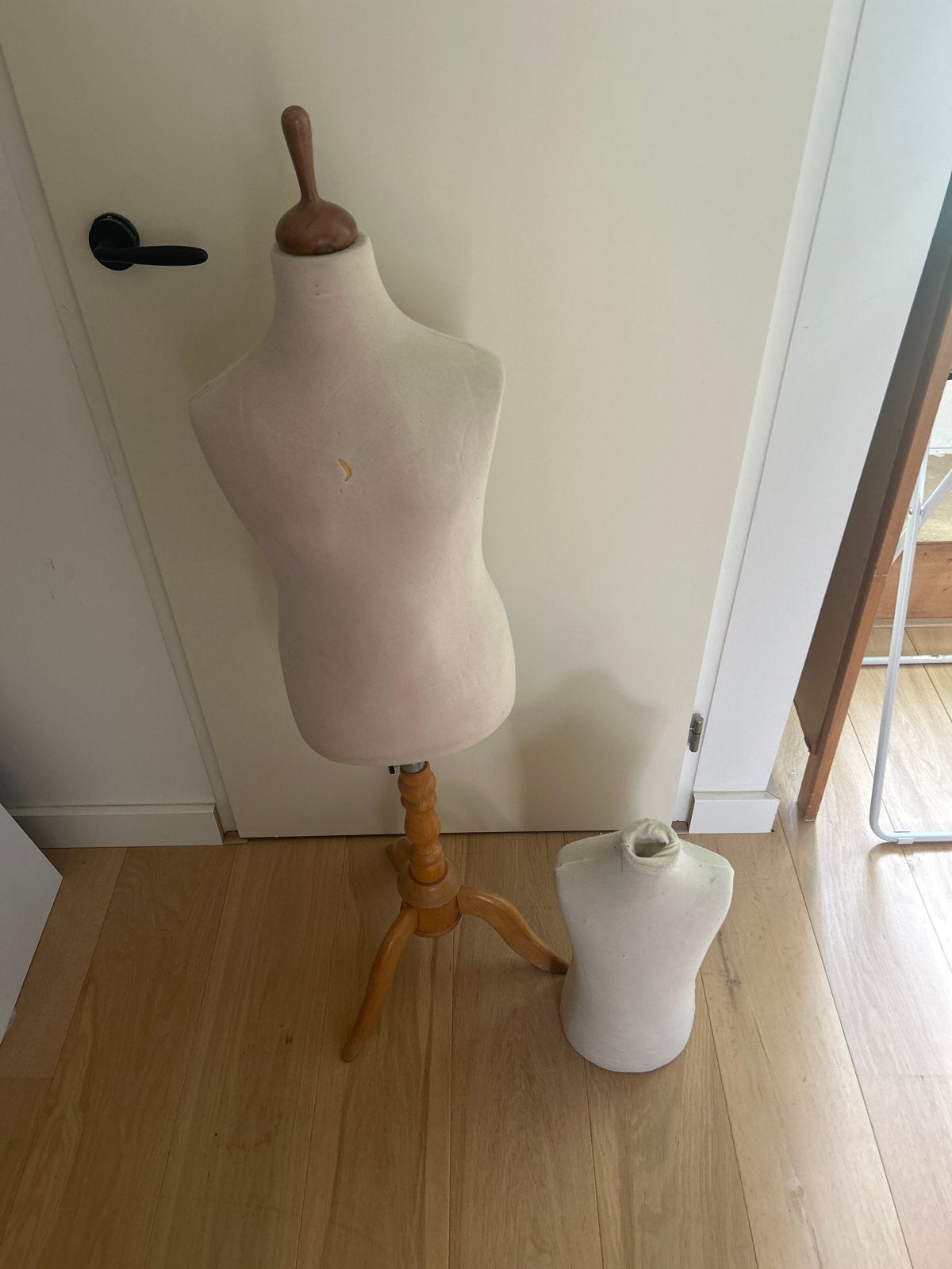 Kinder Paspop met houten standaard en extra torso, Ophalen, Gebruikt, Overige typen