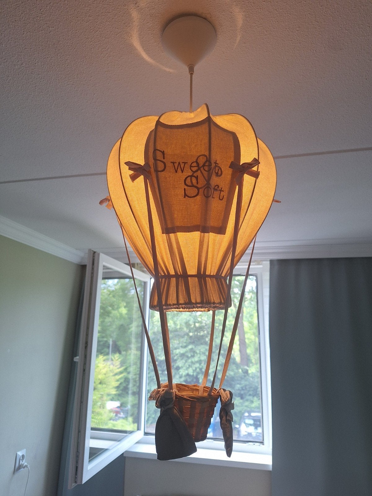 Luchtballon lamp 'Sweet Soft' voor kinderkamer, Huis en Inrichting, Lampen | Hanglampen, Gebruikt, 50 tot 75 cm, Ophalen of Verzenden