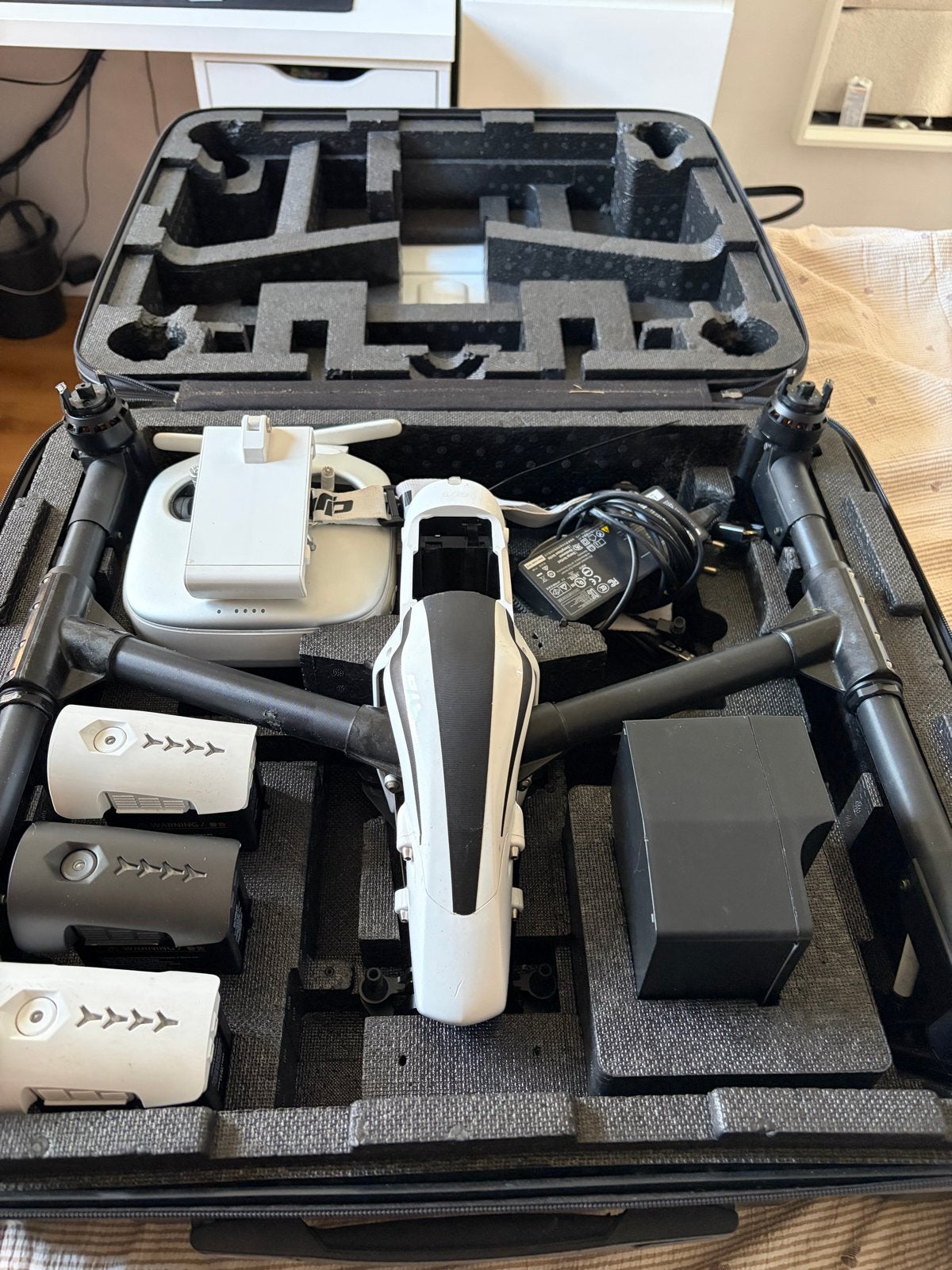 DJI Inspire 1 V.2 met propellors en 3 batterijen, Gebruikt, DJI, Professionele drone, 1 tot 5 kilometer