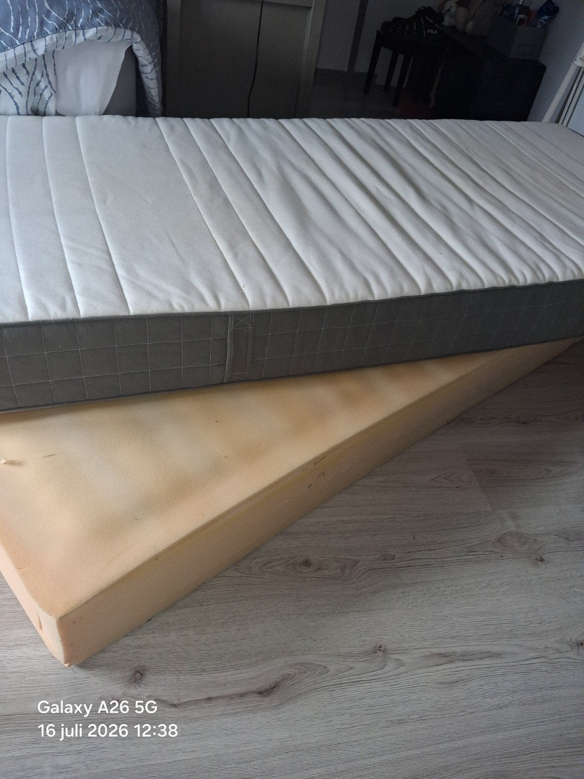 Gratis 2 matrassen ikea 90x200, Ophalen, Gebruikt, Eenpersoons, 90 cm