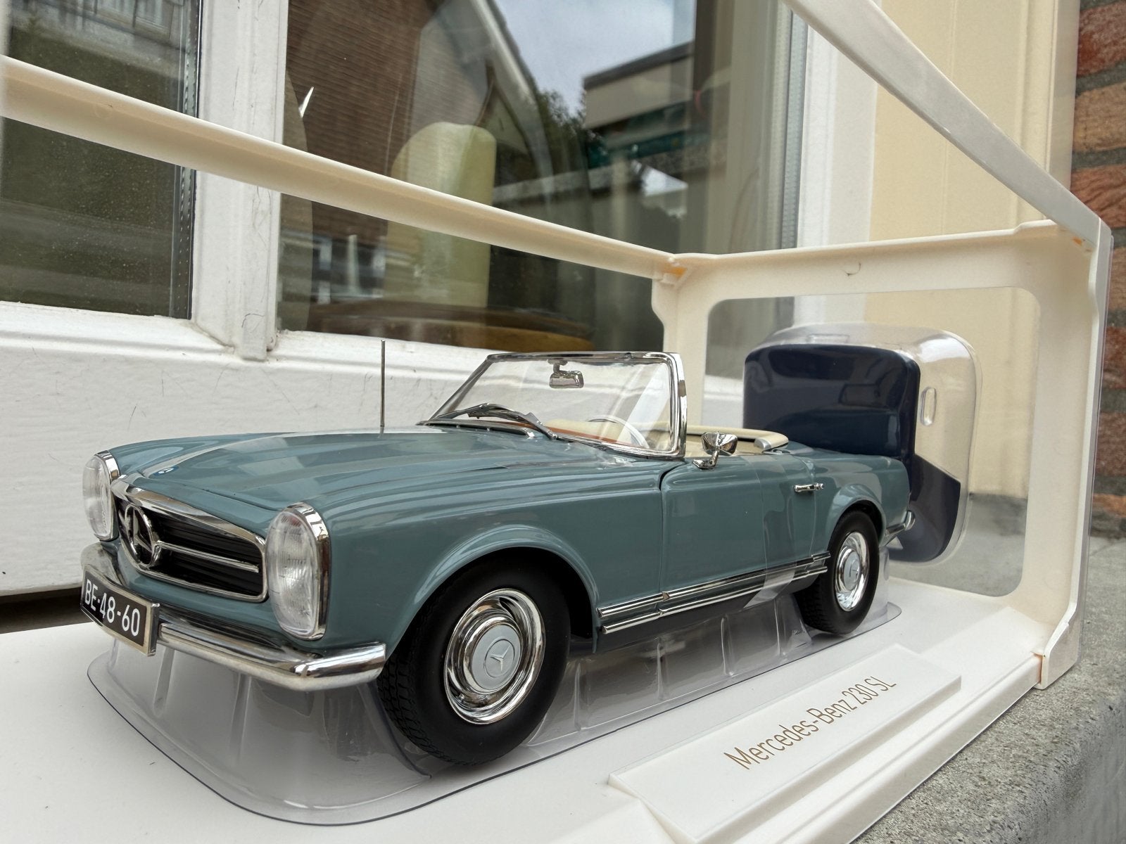 1:18 Mercedes 230 SL Pagode Horizon Blue 1963 Norev 183992, Auto, Norev, 70-72 Av. de Bohlen, Vaulx-en-Velin, 69120, France, Norev