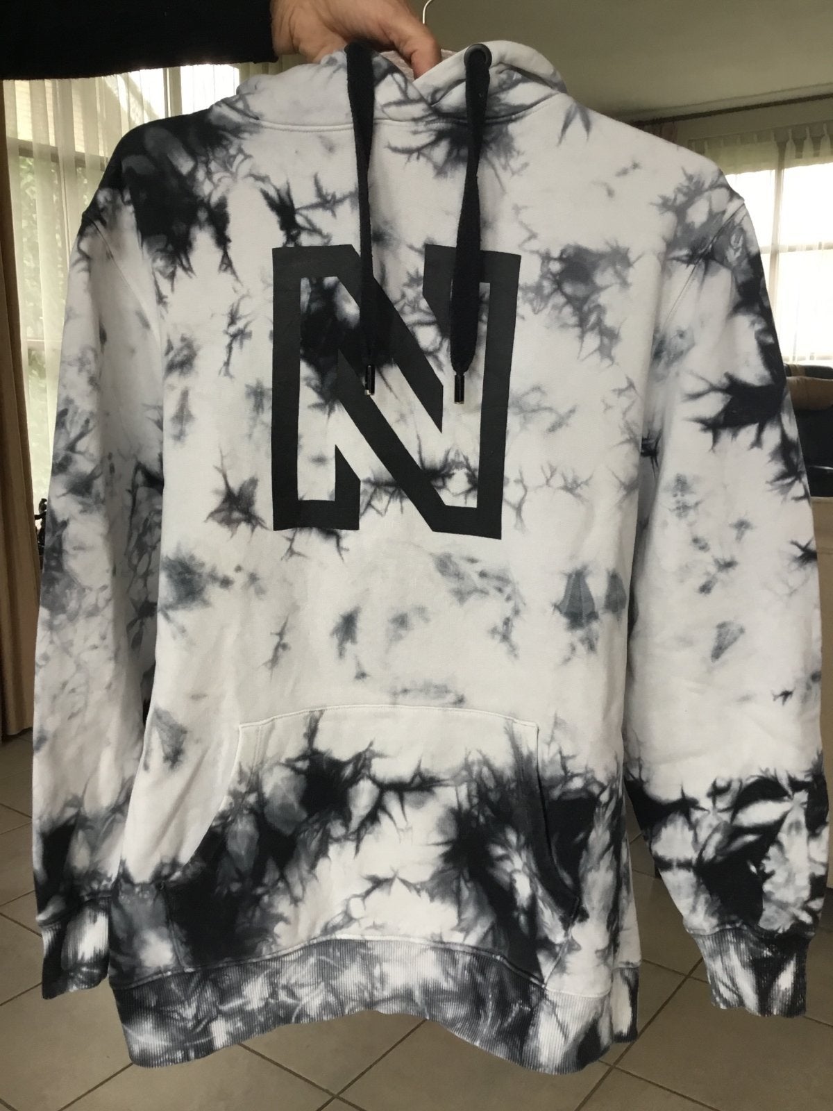 Nikkie hoodie meisje tie-dye zwart/wit maat XS (valt ruim), Ophalen of Verzenden, Zo goed als nieuw, Maat 36 (S), Meerkleurig