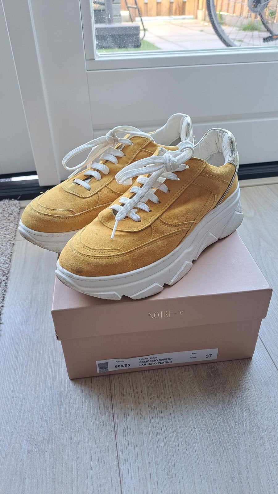 Gele suède sneakers van Notrè-V, maat 37, Geel, Ophalen of Verzenden, Sneakers of Gympen, Notrè-V
