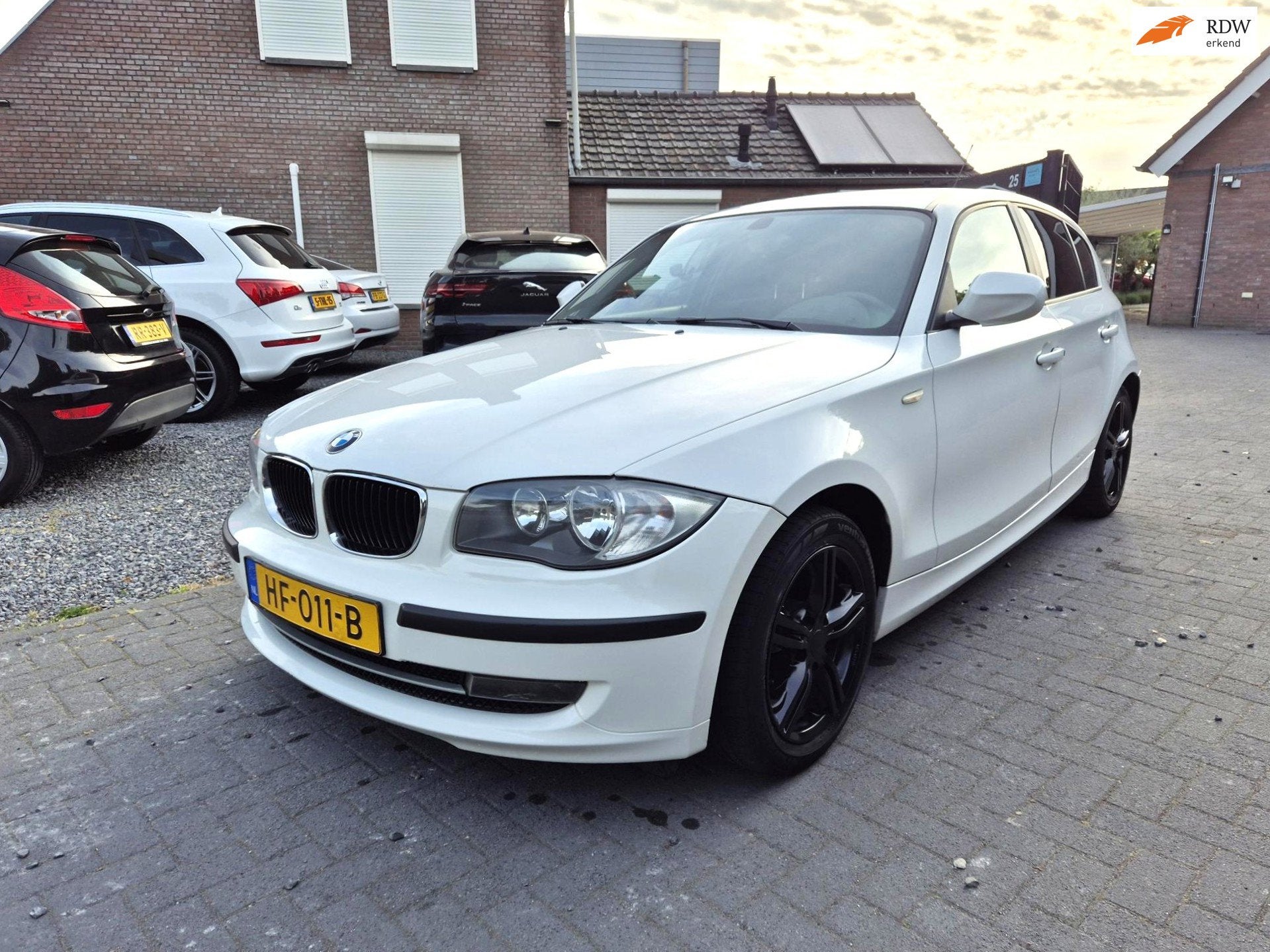 BMW 1-serie 116i 5 Drs MET MOTORSCHADE !, 1-Serie, Euro 5, Zwart, 4 cilinders