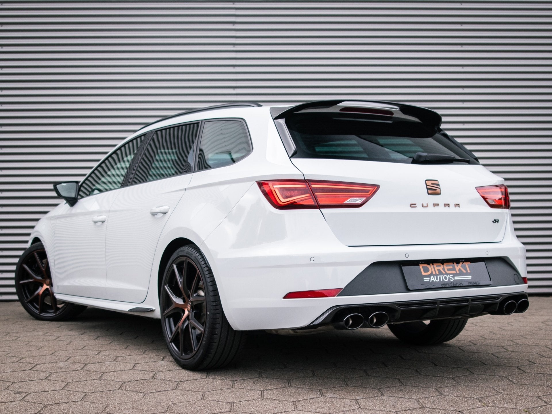 SEAT Leon ST 2.0 TSI CUPRA R 4DRIVE PANO CARBON BREMBO BEATS, Auto's, Automaat, Dealer onderhouden, Gebruikt, Zwart