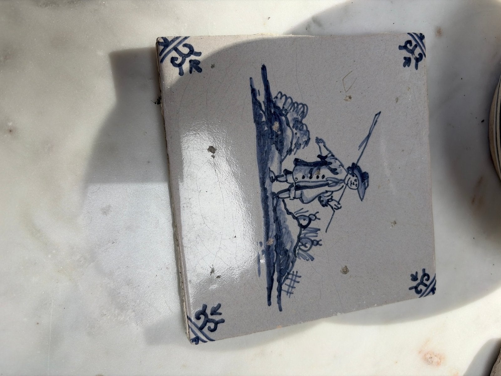 Antieke Delfts Blauwe Tegel met Visser, Ophalen of Verzenden
