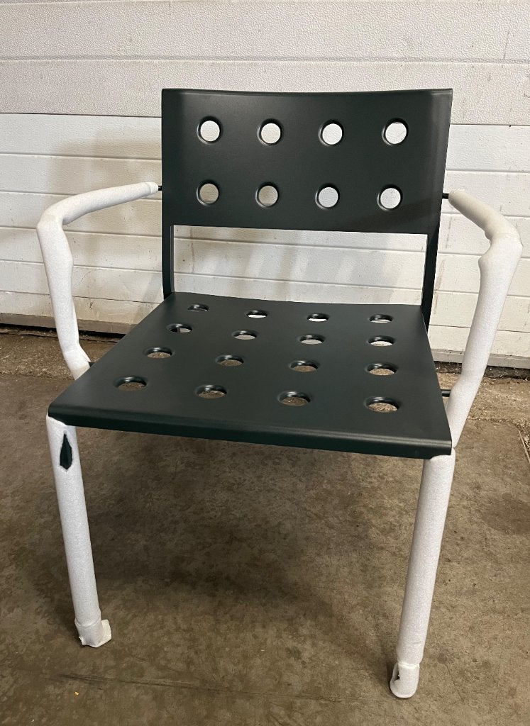 Hay Balcony fauteuil met armleuning anthracite | €355, nu, Tuin en Terras, Tuinstoelen, HAY, HAY, Nieuw, Aluminium