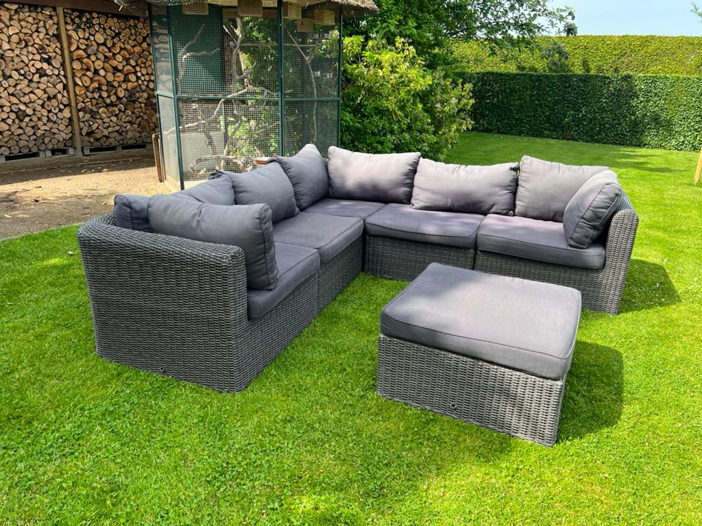Wicker loungeset outdoor feelings  grijs met hocker, Tuin en Terras, Tuinsets en Loungesets, Gebruikt, Loungeset, Wicker, 6 zitplaatsen