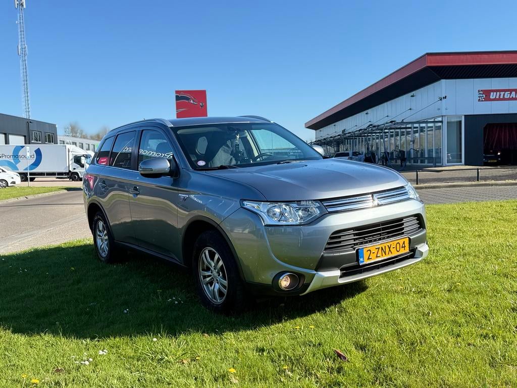 Mitsubishi Outlander 2.0 Phev 4WD CVT 5P 2015 Grijs, Auto's, Mitsubishi, Automaat, 1998 cc, Outlander, 4 cilinders
