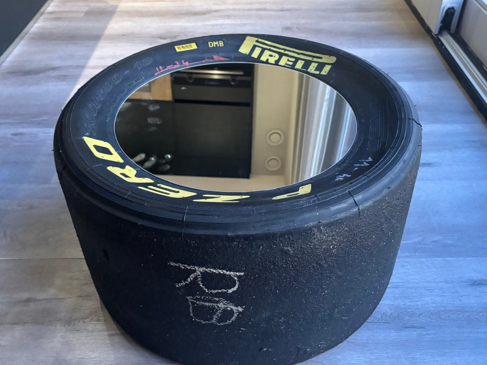 Originele Pirelli P ZERO Formule 2 raceband – bijzettafel, Ophalen, Overige materialen, Modern, Gebruikt