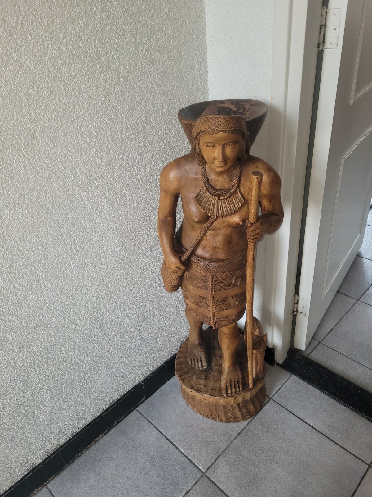 Houten beeld van 1 meter hoog - Afrikaanse stijl, Ophalen of Verzenden, Handgemaakt, 1 meter - 2 meter, Beeld