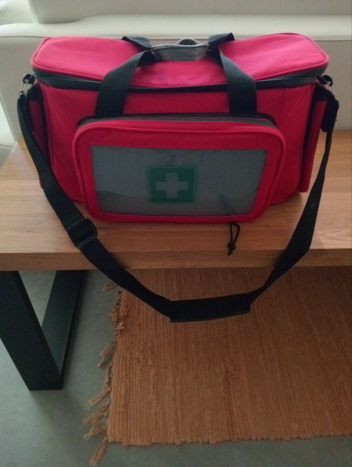 Rode EHBO-tas met opbergvakken, 40 tot 60 cm, 20 tot 30 cm, Ophalen of Verzenden, Zo goed als nieuw