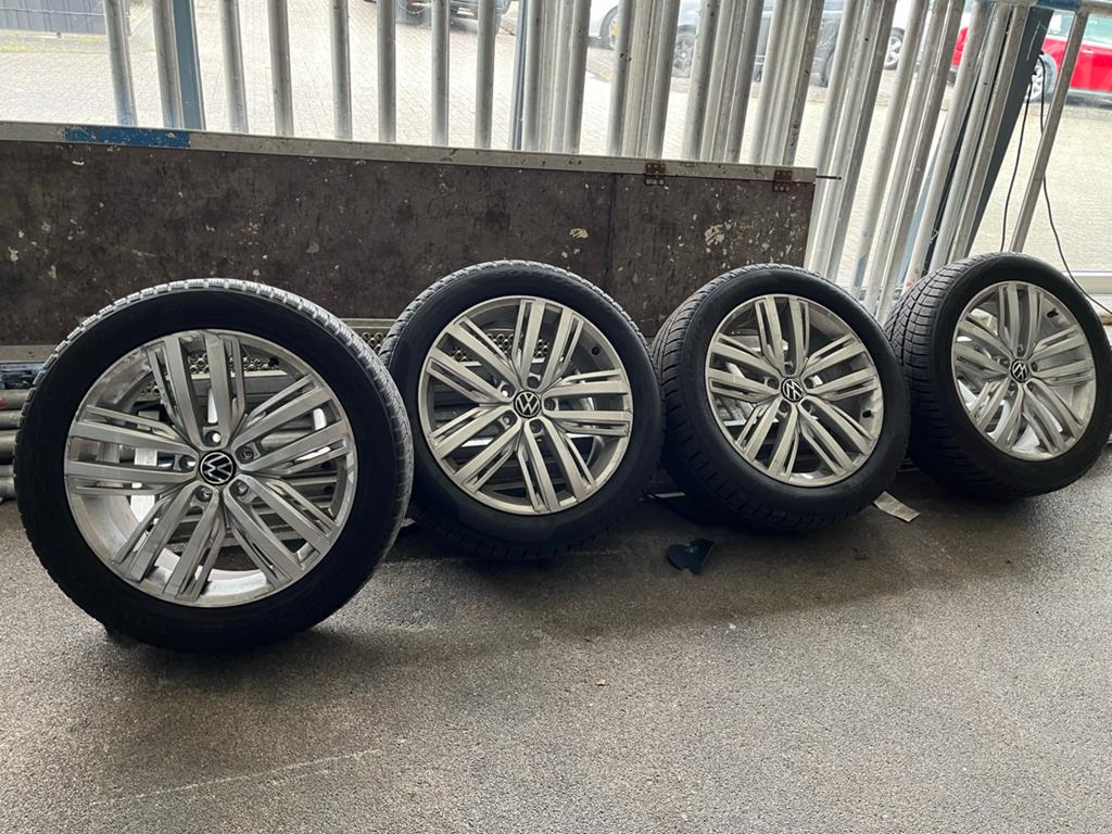 Volkswagen ORGINEEL VW Auckland 19 inch met winterbanden, 19 inch, Gebruikt, Banden en Velgen, Personenwagen