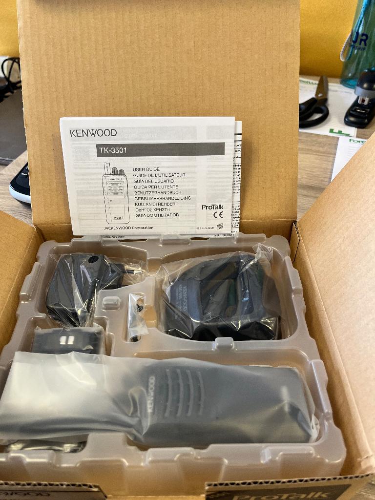 Kenwood tk3501 porto met microfoon/speaker, Ophalen, 5 tot 15 km, Nieuw, Portofoon of Walkie-talkie