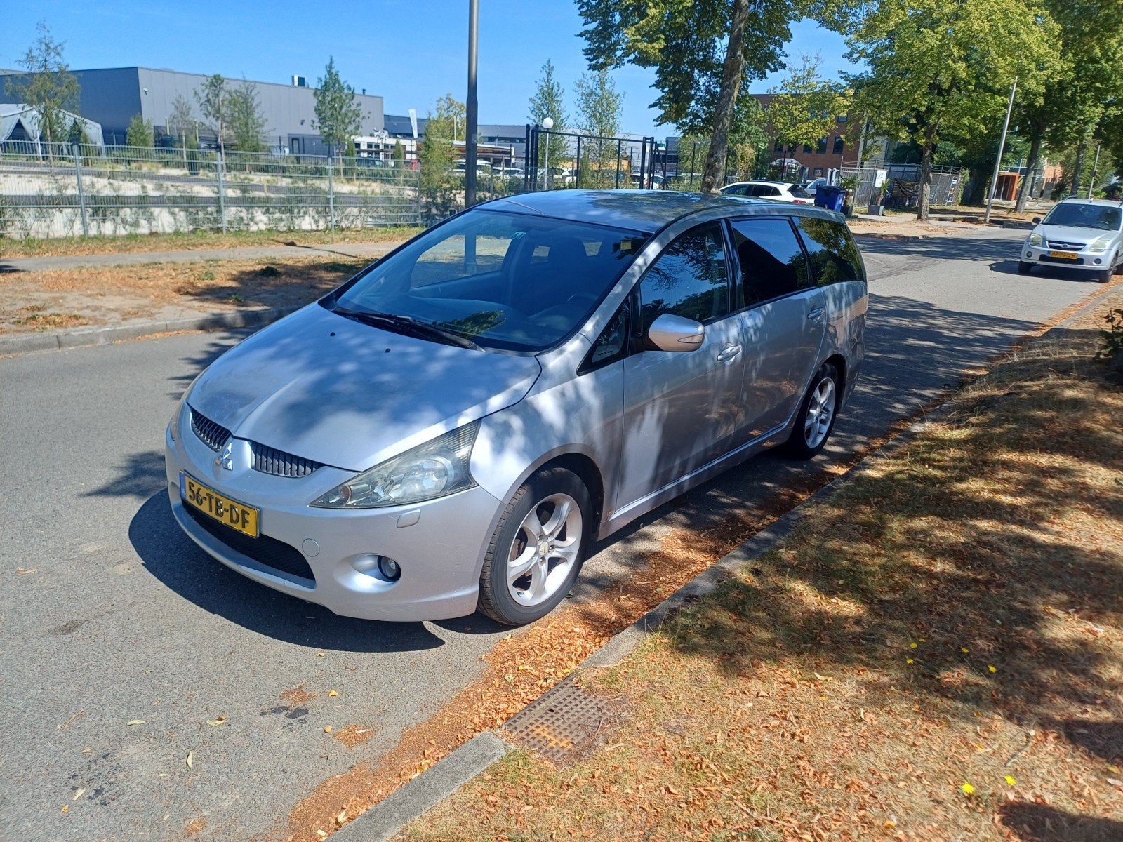 Mitsubishi Grandis 2.4 Mivec 7 2006 Grijs, Voorwielaandrijving, 164 pk, 7 stoelen, Handgeschakeld