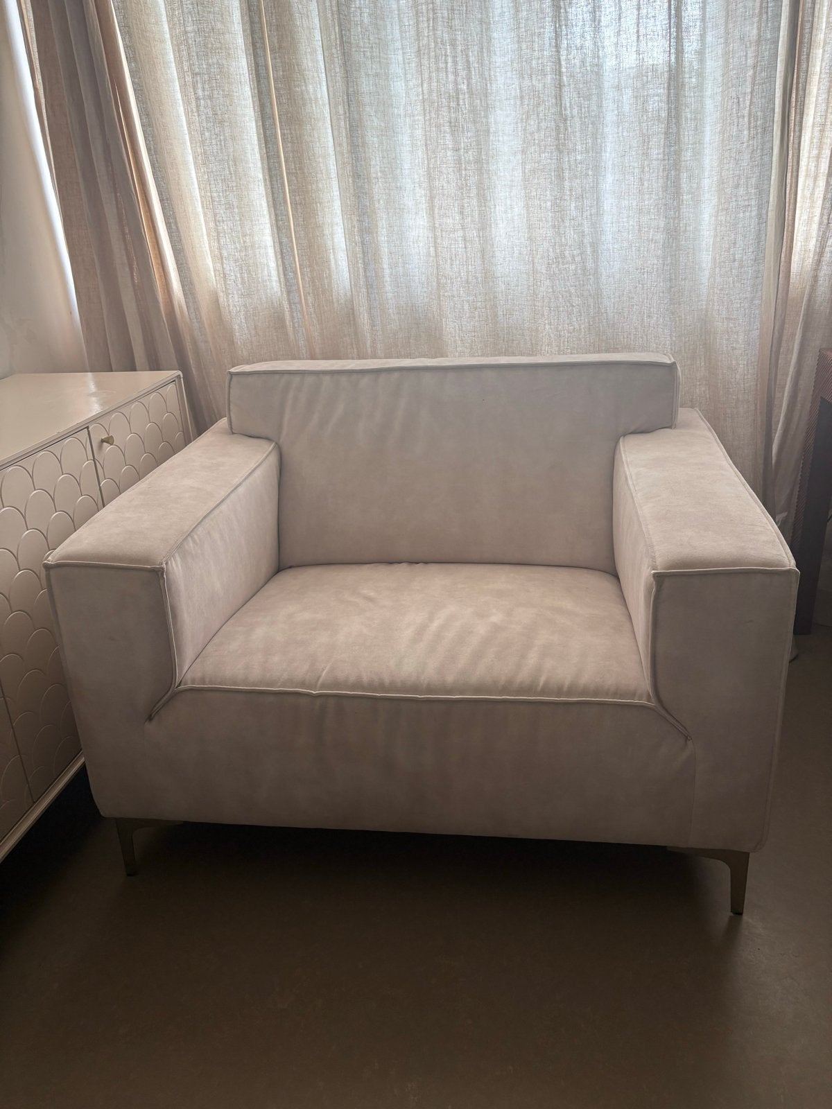 Loveseat - zacht wit breedte 110, diepte 90, hoogte 65, Ophalen, Wit, Zo goed als nieuw, Eén