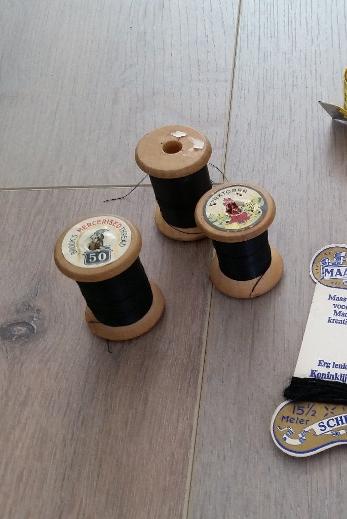 2 brocante houten klosjes van Brook's, Hobby en Vrije tijd, Naaien en Fournituren, Ophalen of Verzenden, Gebruikt, Garen of Naald(en)