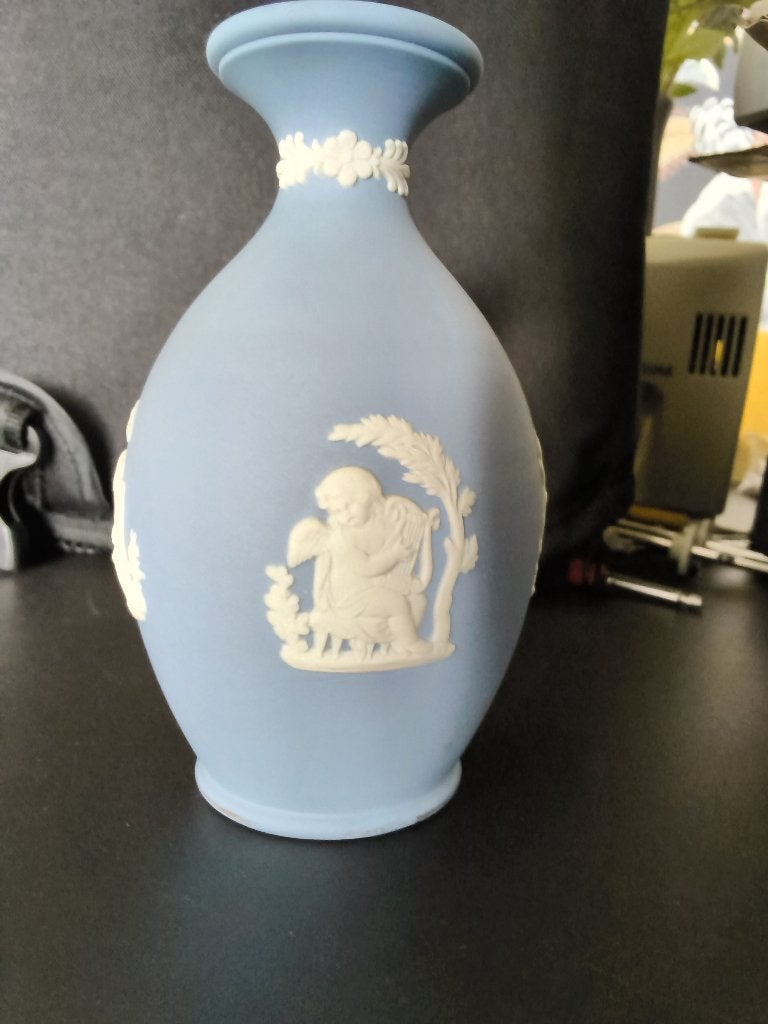 Wedgewood vaasje blauw, Ophalen, Zo goed als nieuw, Porselein, Overige typen