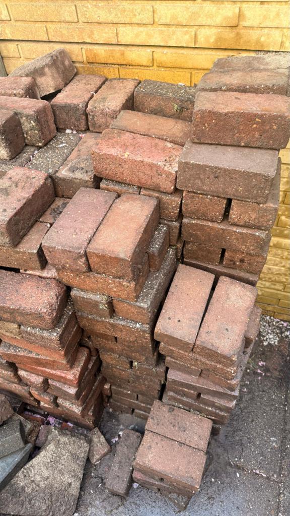 Gratis beton klinkers, ca. 16m2 mooi, Ophalen, Gebruikt, Klinkers, 10 m² of meer