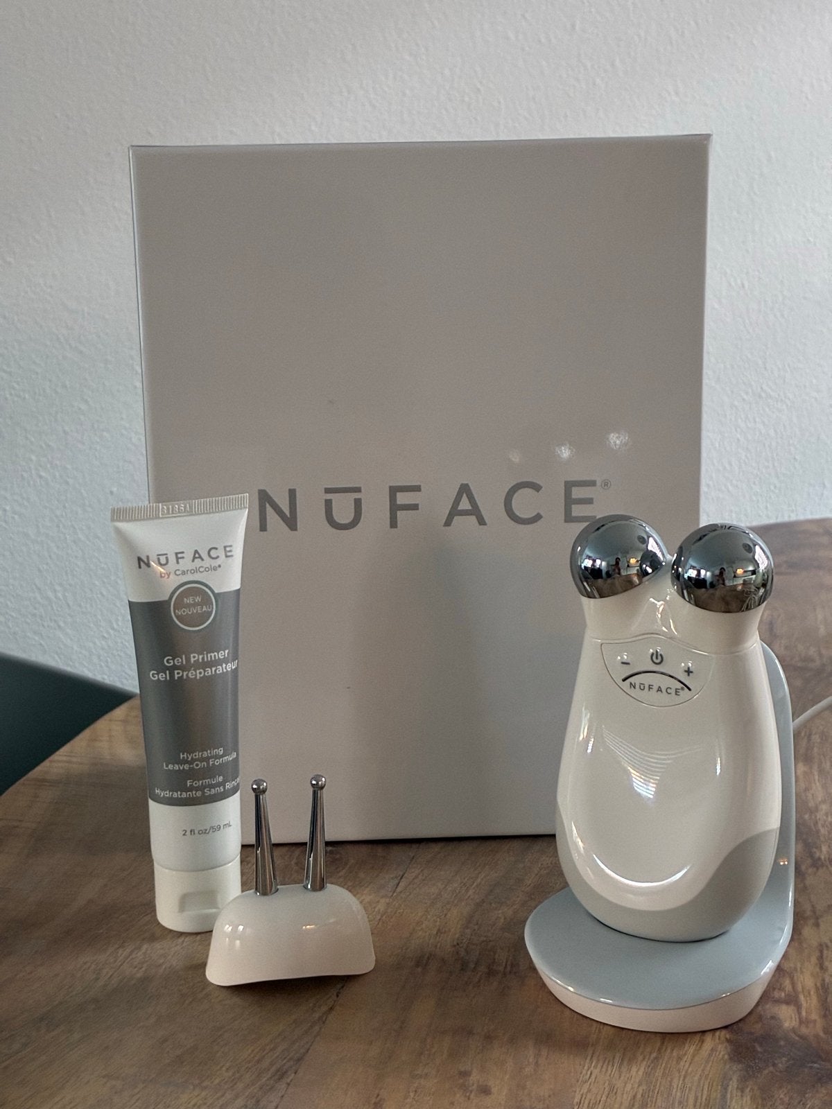 NuFACE Trinity Facial Toning Kit + ELE Opzetstuk, Sieraden, Tassen en Uiterlijk, Uiterlijk | Gezichtsverzorging, Ophalen of Verzenden