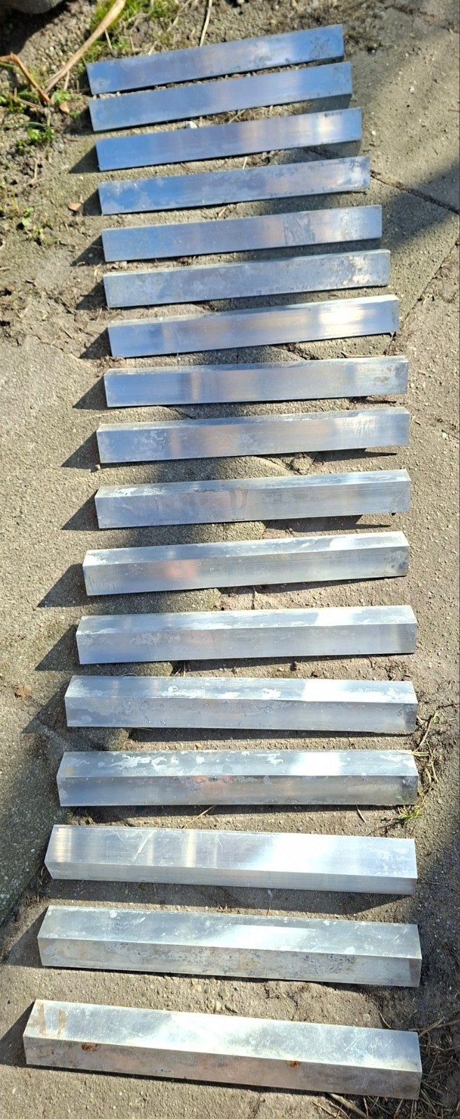 Trapneusprofielen aluminium, Ophalen, Aluminium