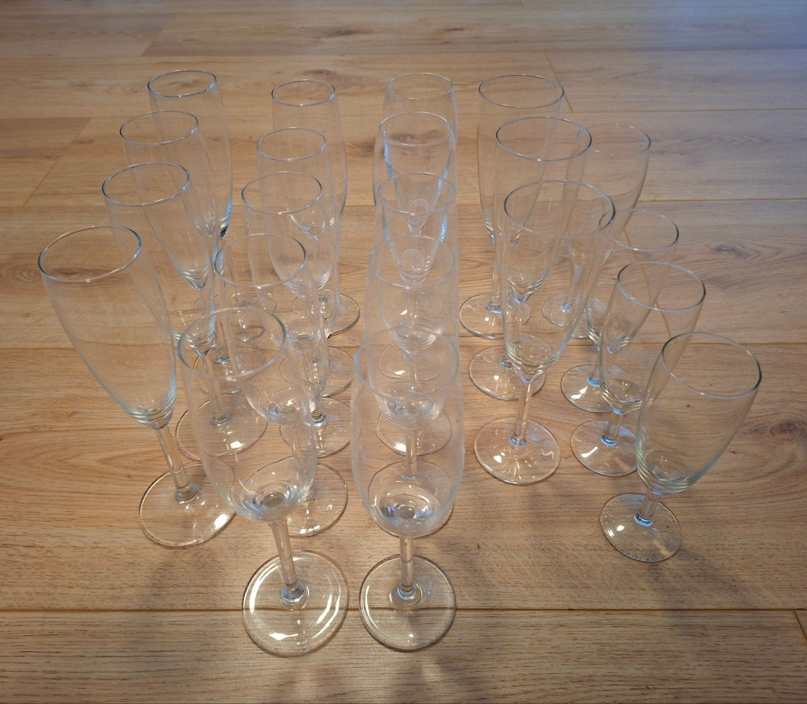 Champagne glazen. 21 Stuks., Verzamelen, Ophalen, Zo goed als nieuw, Overige typen