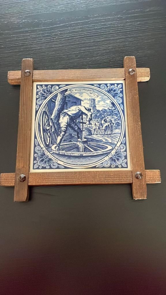 Delfts Blauw Tegeltableau 'De Wagenmaker' in Houten Lijst, Antiek en Kunst, Ophalen of Verzenden