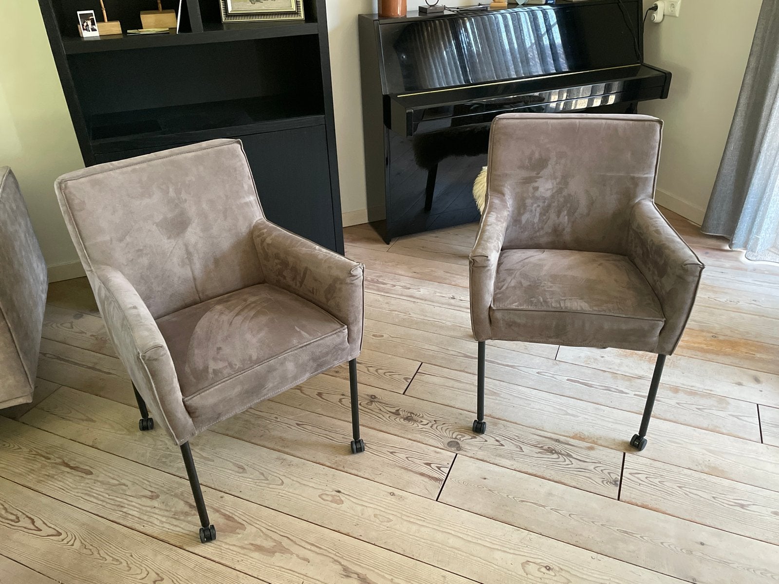 Set van 4 comfortabele eet/woonkamer stoelen op wieltjes, Huis en Inrichting, Stoelen, Ophalen, Zo goed als nieuw, Grijs, Industrieel