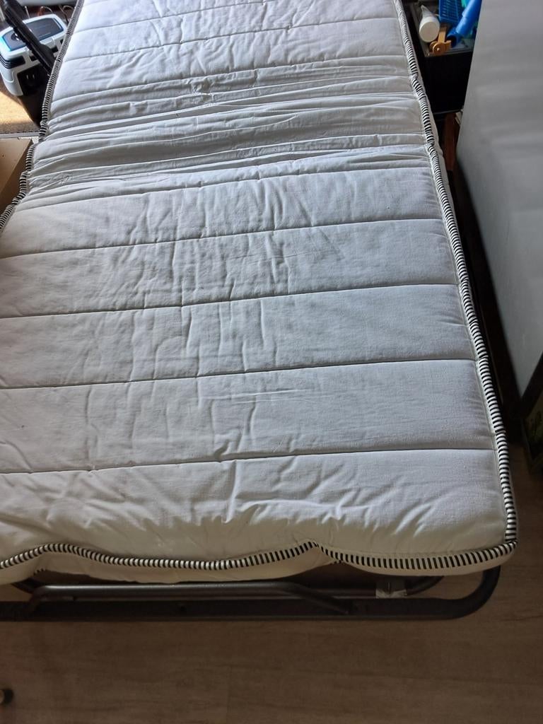 Opvouwbaar logeerbed met matras en hoes - Zo goed als nieuw, Ophalen, Verstelbaar, Eenpersoons, Zwart