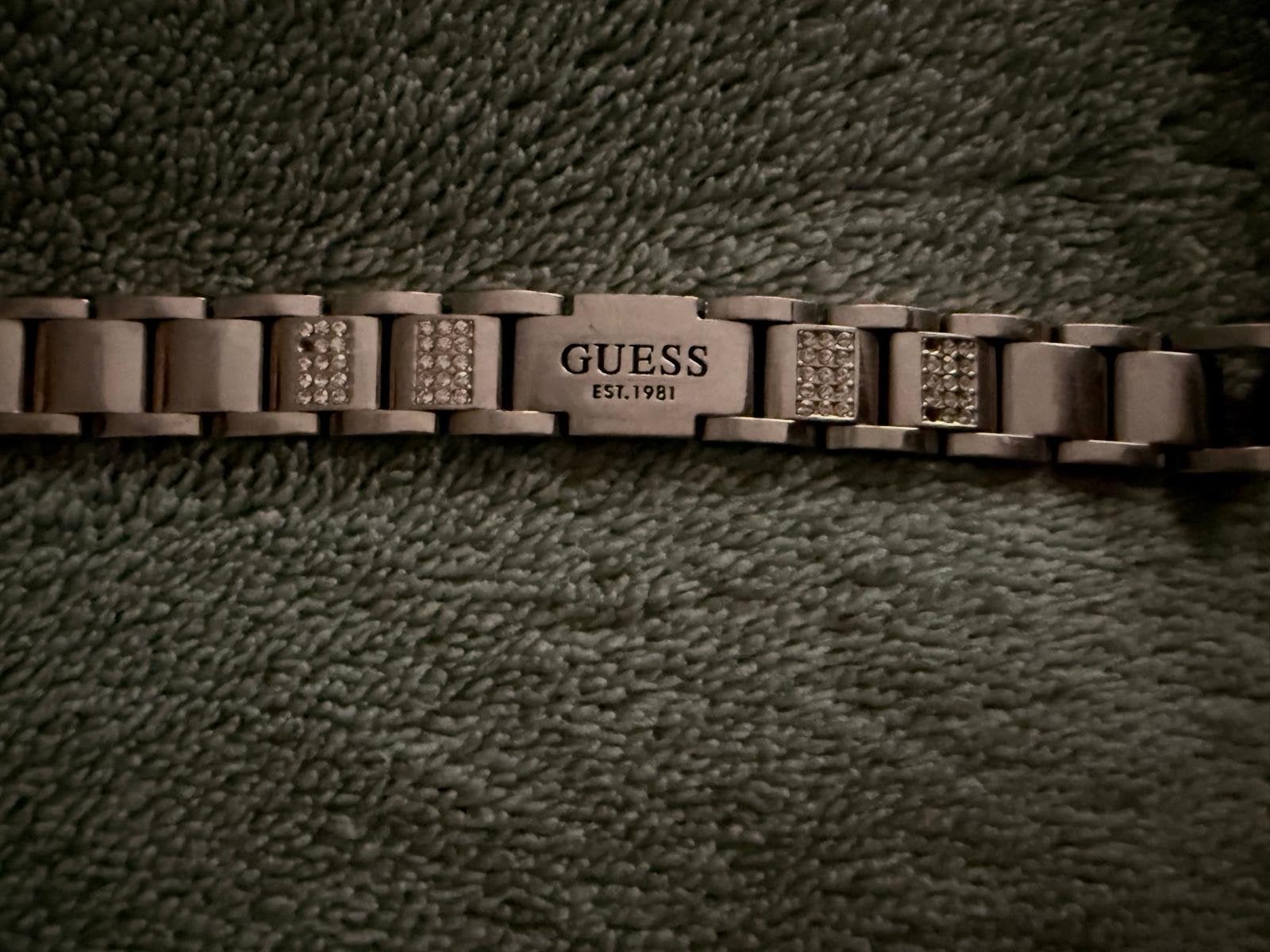 Guess armband met strass steentjes, Gebruikt, Staal, Ophalen of Verzenden, Zilver