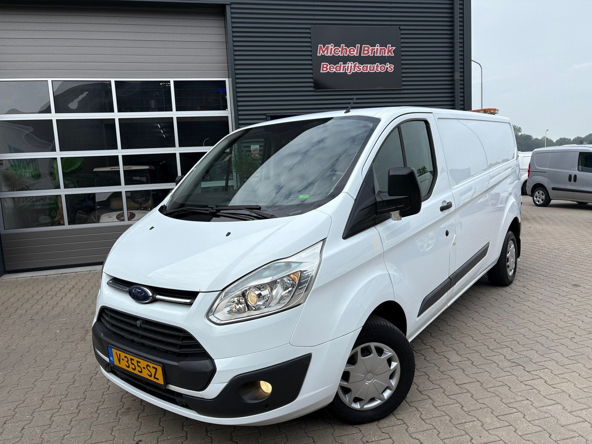 Ford Transit Custom 290 2.2 TDCI L2H1 Airco, Auto's, Voorwielaandrijving, Gebruikt, Zwart, 4 cilinders