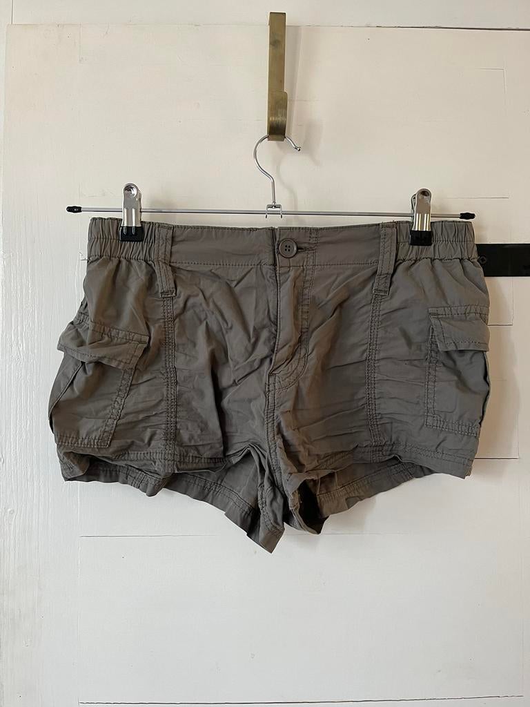 Short Kaki Urban Outfitters maat S, Kort, Ophalen of Verzenden, Zo goed als nieuw, Maat 36 (S)