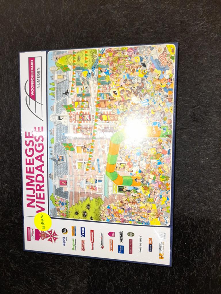 Jan van Haasteren "de 4-daagse" woonboulevard Nijmegen, Hobby en Vrije tijd, Denksport en Puzzels, Verzenden, 500 t/m 1500 stukjes