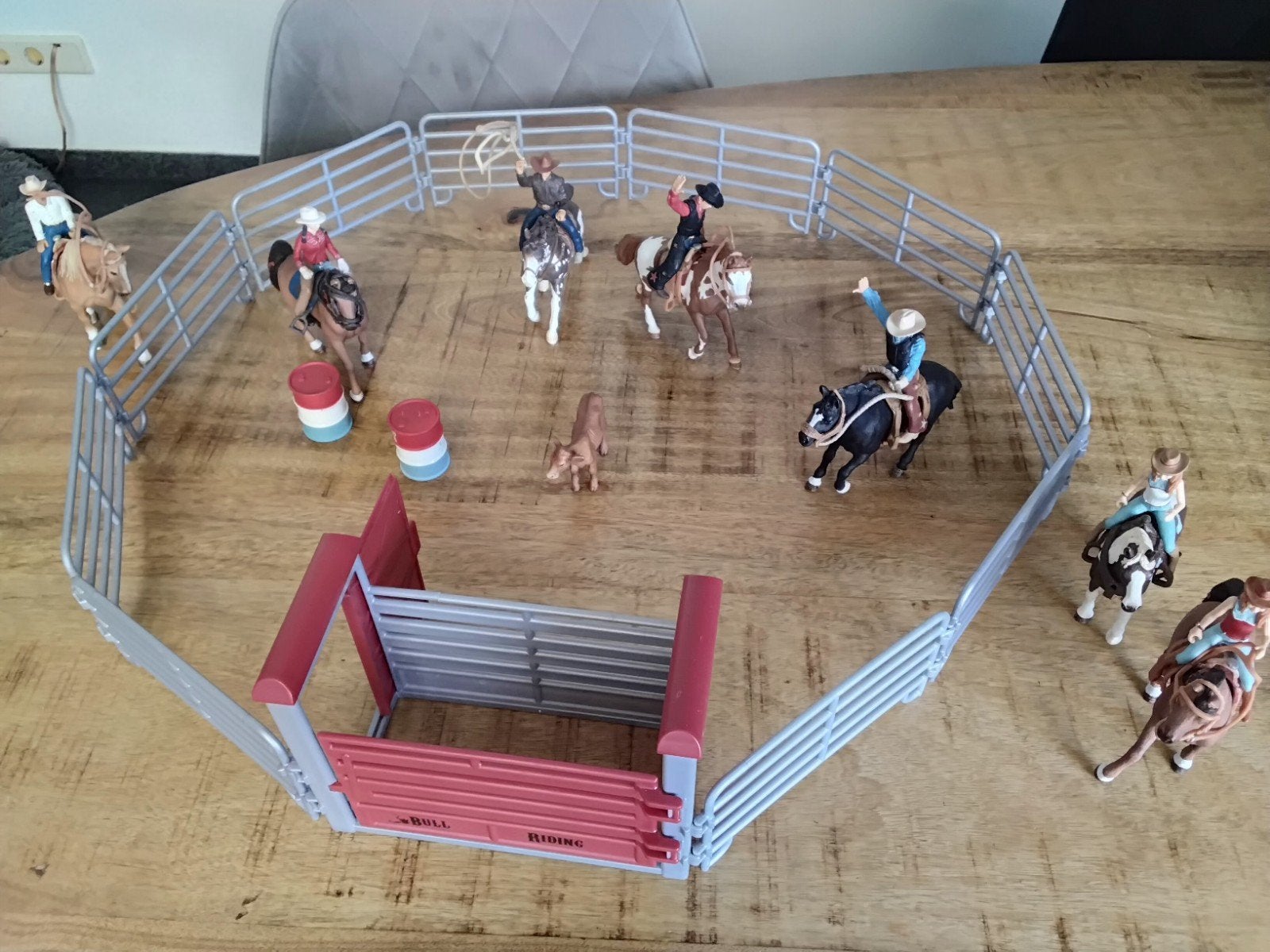 Schleich Rodeo box en hekwerk, cowboys en cowgirls., Ophalen of Verzenden, Zo goed als nieuw