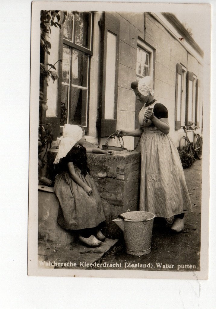 Oude ansichtkaart Walcherse klederdracht (Zeeland), Ophalen of Verzenden, 1920 tot 1940, Gelopen, Zeeland