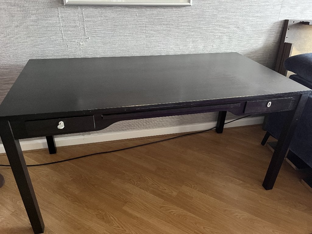 mooi zwart bureau van Ikea 150 br / 75 diep / 74 cm hoog, Ophalen, Gebruikt