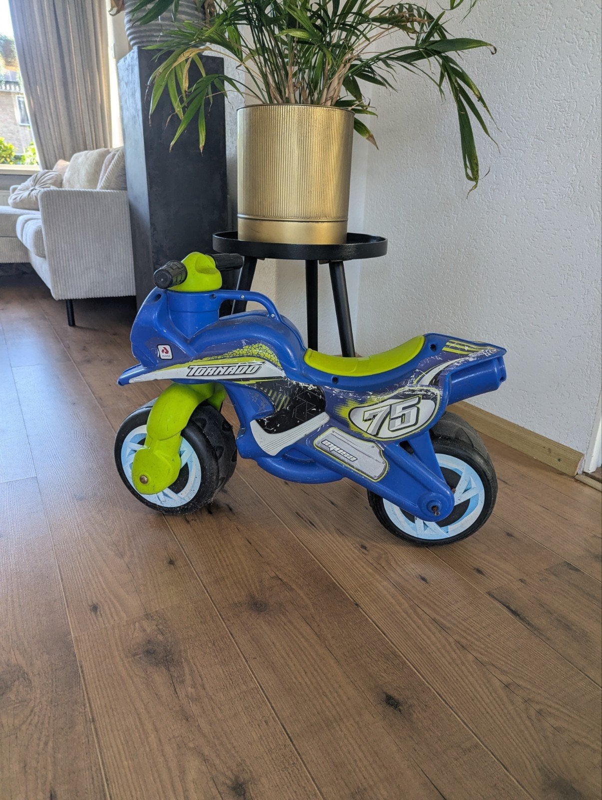 Blauwe loopmotor 'Tornado' voor kinderen, Kinderen en Baby's, Speelgoed | Speelgoedvoertuigen, Ophalen of Verzenden, Gebruikt