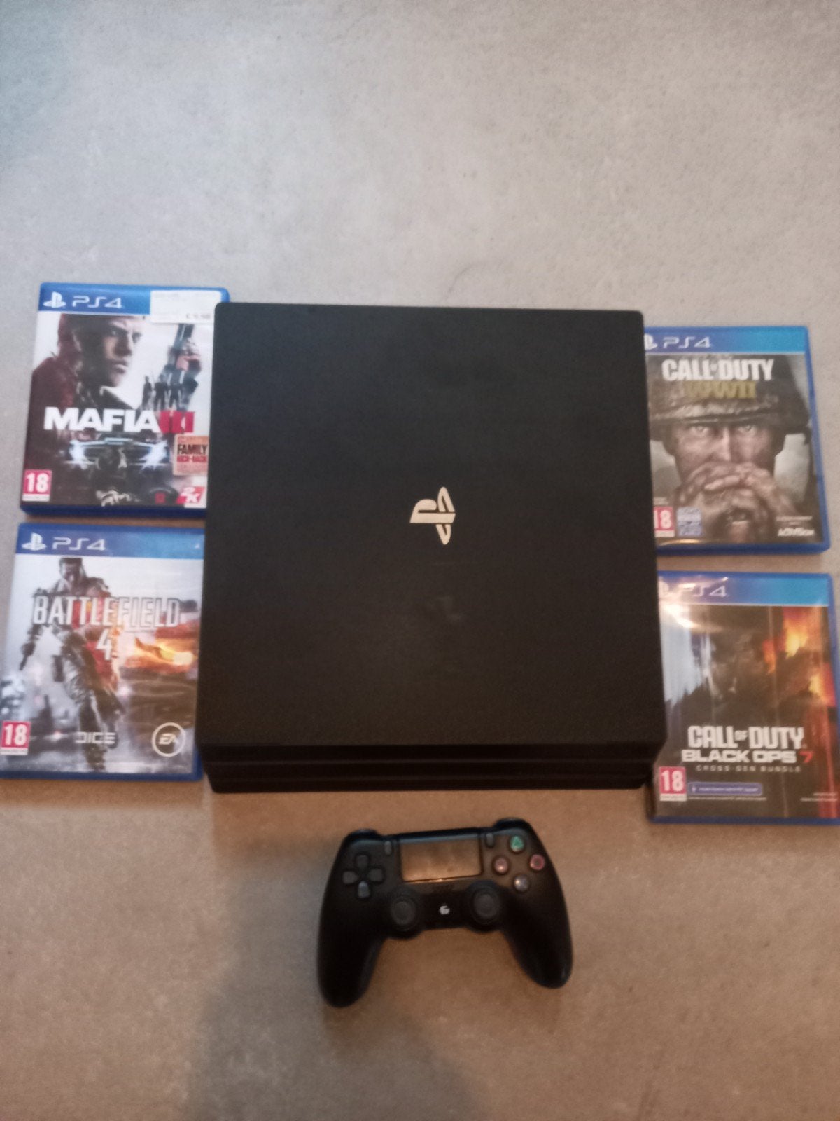 PlayStation 4 Pro met controller en games, Spelcomputers en Games, Ophalen, Gebruikt