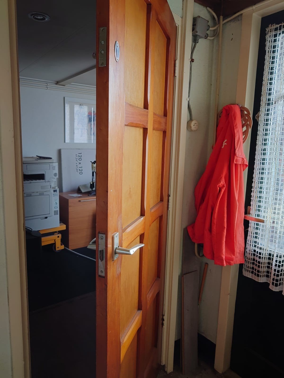 massief houten kerkdeur incl kozijn, Doe-het-zelf en Verbouw, Deuren en Horren, Ophalen, Gebruikt, Binnendeur, Minder dan 200 cm