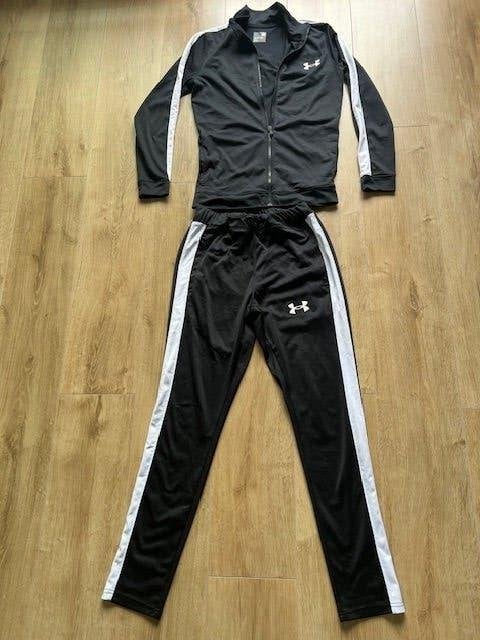 Zwart met witte bies Under Armour pak in maat XS, Zwart, Under Armour, Ophalen of Verzenden, Gedragen