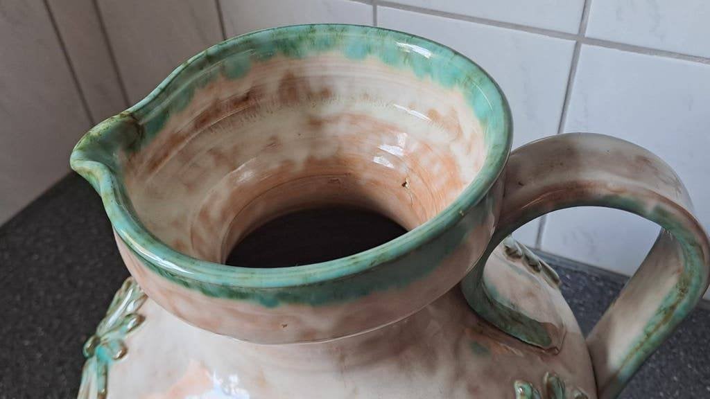 Vintage Aardewerken Kruik met Bloemen Reliëf, Antiek en Kunst, Ophalen of Verzenden