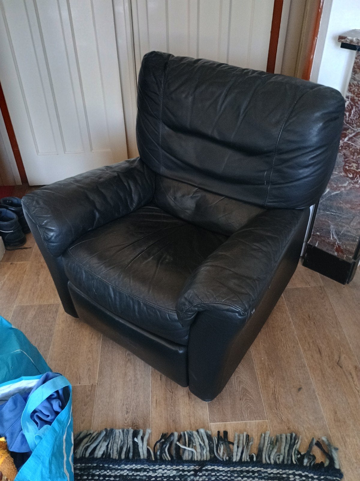 Zwarte leren IKEA fauteuil, luxe stoel. Zit heerlijk., Ophalen, 75 tot 100 cm, 50 tot 75 cm