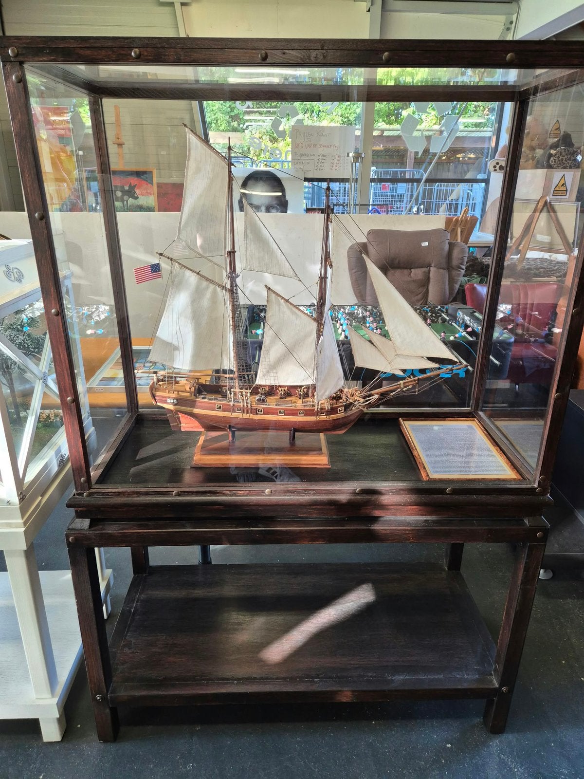 Prachtige modelbouw van het schip de Enterprise met ombouw., Ophalen, Zo goed als nieuw