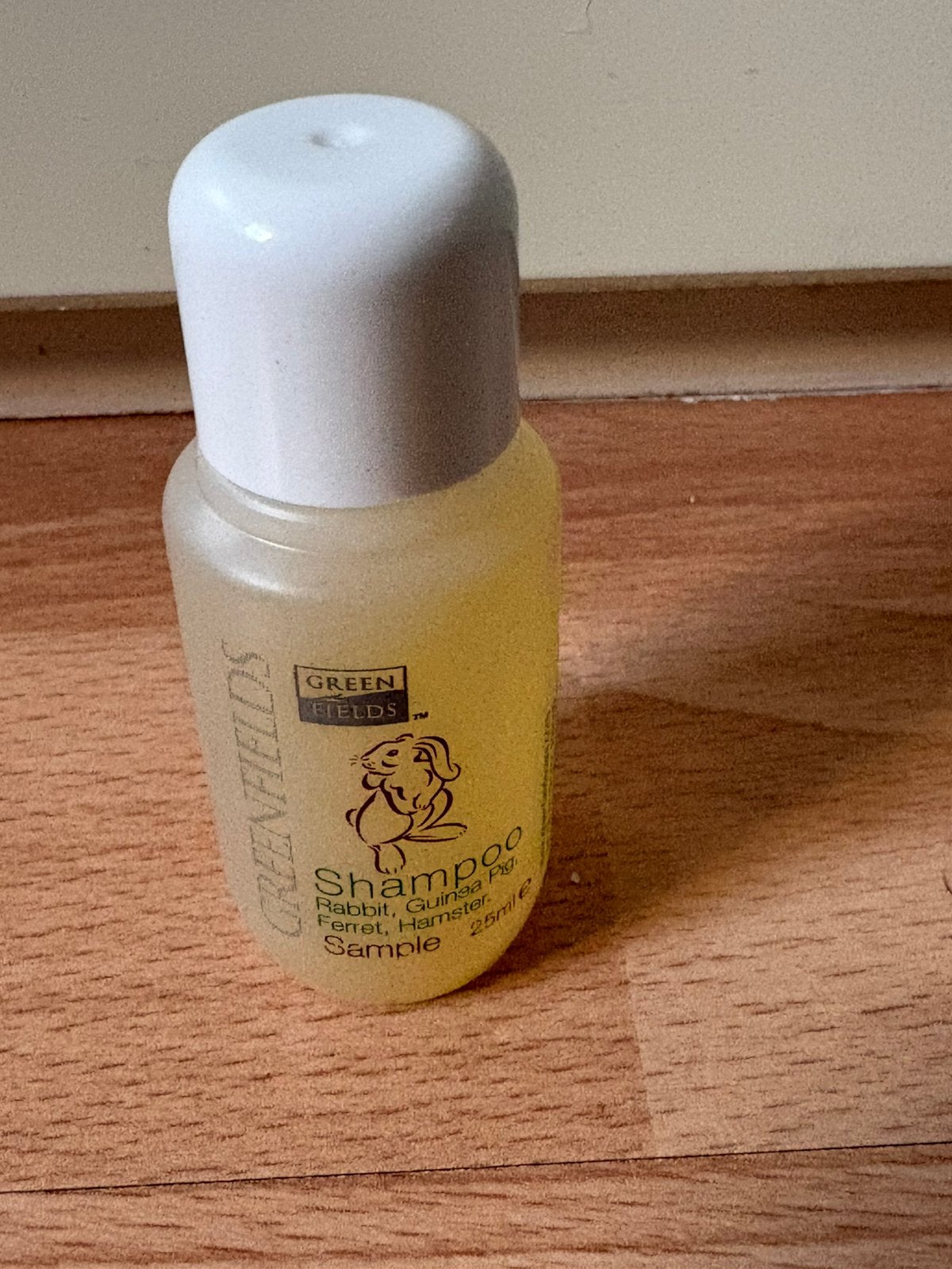 Konijnenshampoo klein flesje, Dieren en Toebehoren, Ophalen of Verzenden, Zo goed als nieuw, Verzorging