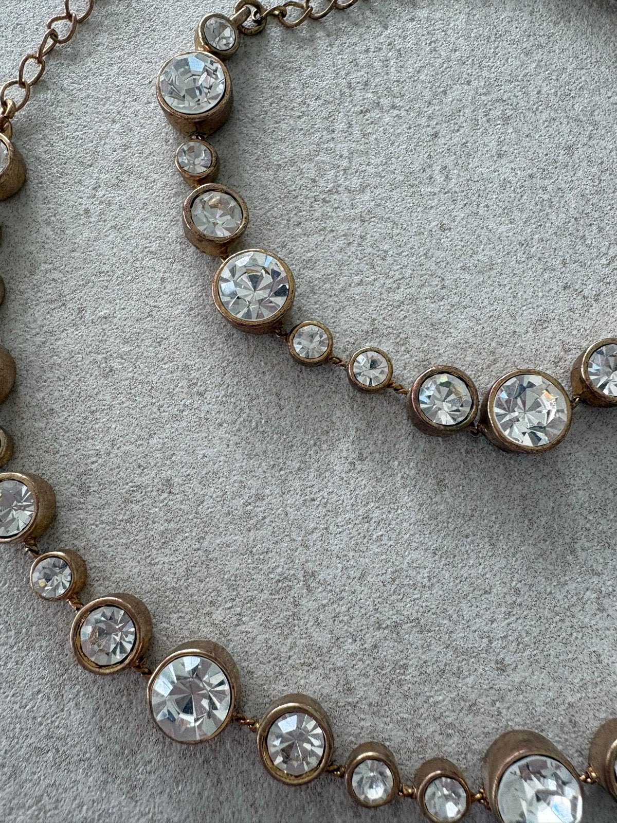 Goudkleurige zware ketting en armband met kristallen, Ophalen of Verzenden, Zo goed als nieuw, Goud, Met kristal